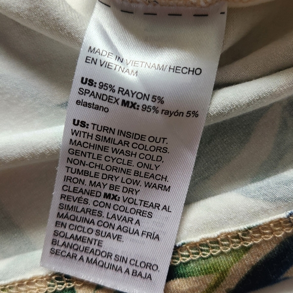 Chico's Floral Top Size 3 XL Honeycomb Pleated Short Sleeve Stretch Rayon Spring - Picture 9 of 9